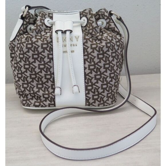 DKNY R11JFE13 White/Brown Signature Jacquard Noho Bucket Shoulder Bag $198 - Picture 1 of 13